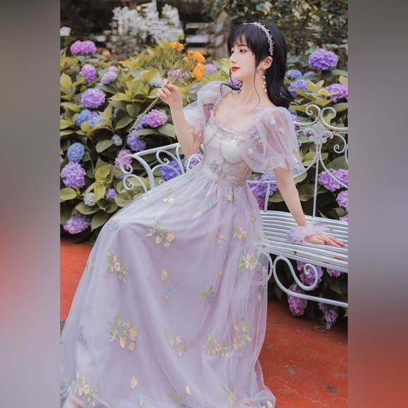 Lilac floral embroidered dress. - Picture 3 of 6